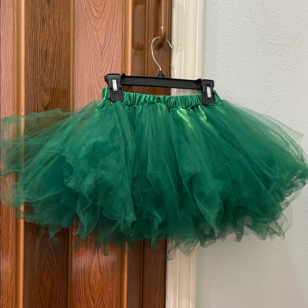 Green Beret and Fluffy Tulle Skirt Set in Great Condition Like New